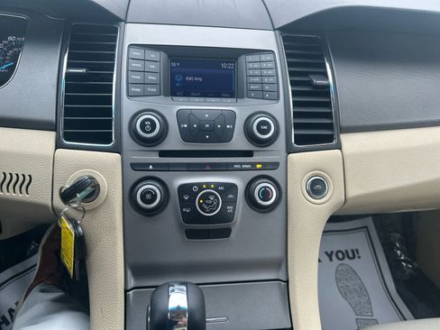 Used 2016 Ford Taurus SE image 15