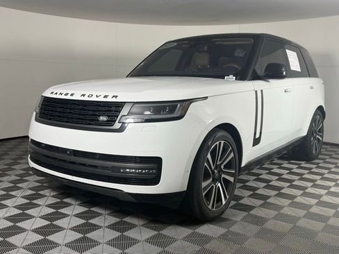 Used 2023 Land Rover Range Rover SE image 2
