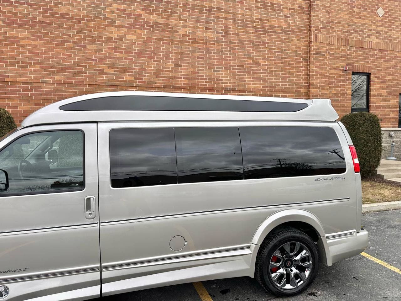 Used 2023 GMC Savana 2500 RWD image 8