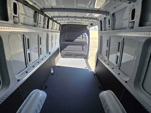 Used 2024 Mercedes-Benz Sprinter 2500 image 21