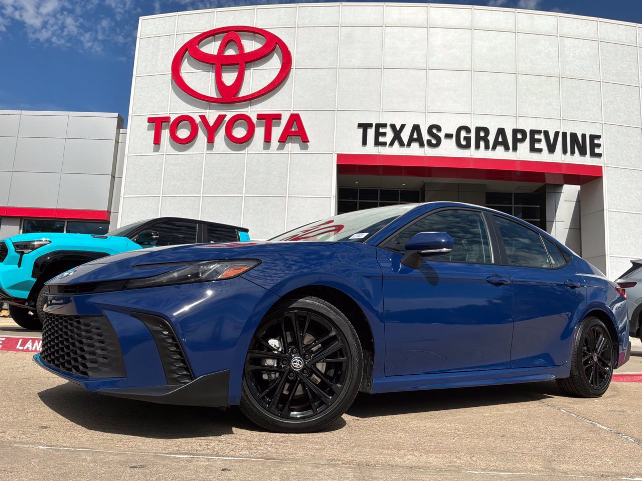 Used 2026 Toyota Camry SE FWD image 2