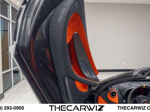 Used 2020 McLaren 600LT Spider RWD image 36