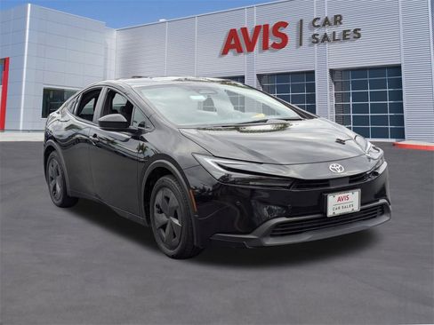 Used 2024 Toyota Prius LE image 3
