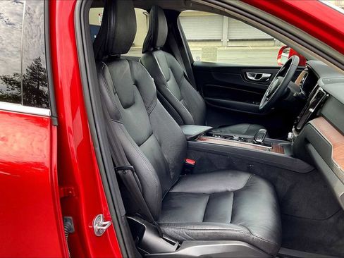 Used 2023 Volvo XC60 B5 Plus w/ Climate Package image 10