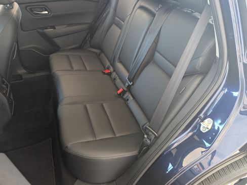Used 2025 Nissan Rogue SL w/ Tech Package AWD/4WD image 18