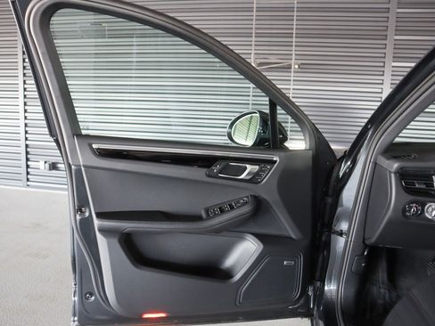 Certified 2026 Porsche Macan AWD/4WD image 27