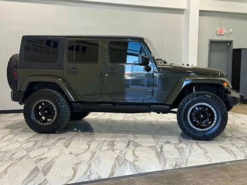 Used 2015 Jeep Wrangler Unlimited Sahara w/ Max Tow Package AWD/4WD image 4
