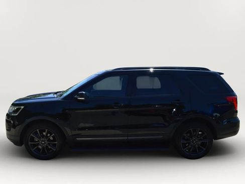 Used 2018 Ford Explorer XLT w/ Equipment Group 202A AWD/4WD image 5