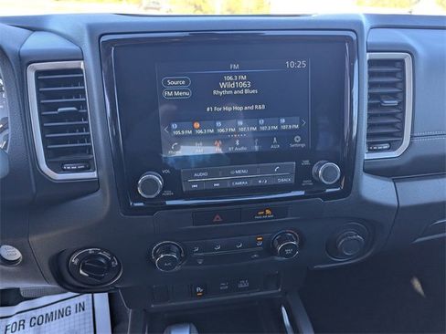 Used 2022 Nissan Frontier SV w/ Technology Package image 15