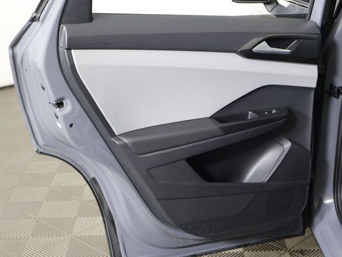 Used 2022 Volkswagen Taos SE w/ Driver Assistance Package image 23