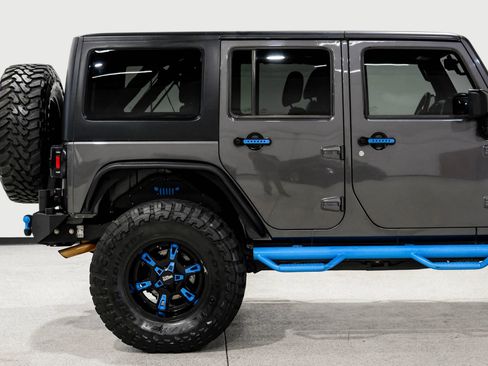 Used 2016 Jeep Wrangler Unlimited Rubicon AWD/4WD image 12