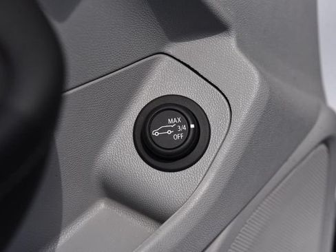 Used 2022 GMC Terrain SLT w/ Tech Package FWD image 9