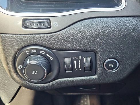 Used 2019 Jeep Cherokee Limited image 9