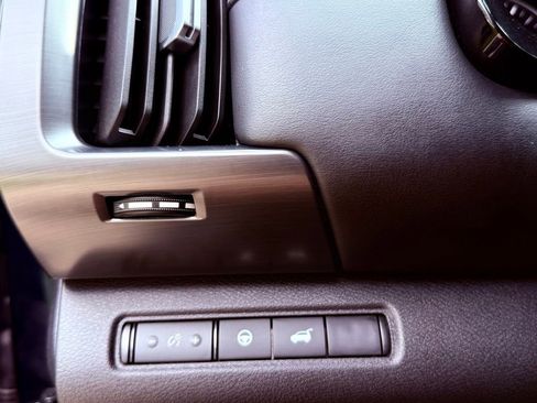 Used 2025 Nissan Pathfinder SL image 17