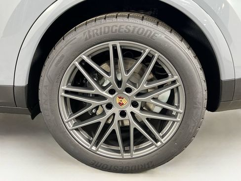 New 2026 Porsche Cayenne AWD/4WD image 33
