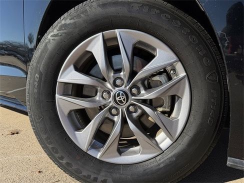 Certified 2024 Toyota Sienna LE image 10