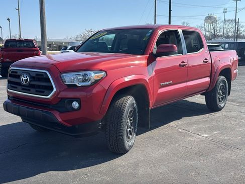 Used 2016 Toyota Tacoma SR5 w/ SR5 Appearance Package (DN) image 3