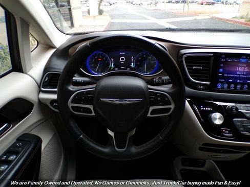 Used 2017 Chrysler Pacifica Touring-L Plus image 13