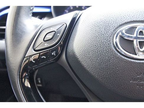 Used 2021 Toyota C-HR XLE FWD image 17