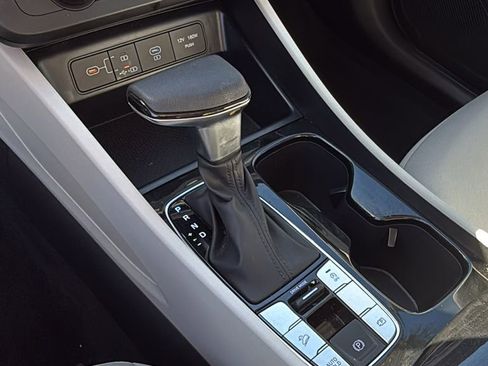 Used 2025 Hyundai Tucson SE image 15