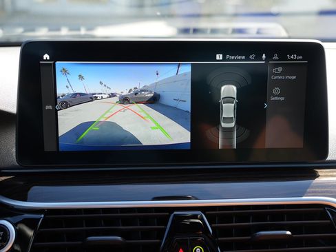 Used 2023 BMW 530e w/ Premium Package image 21