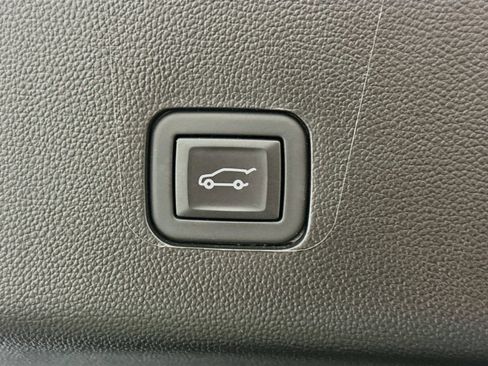 Used 2023 Chevrolet Traverse RS AWD/4WD image 31