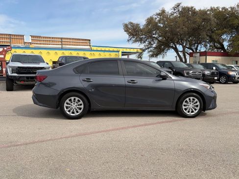 Used 2023 Kia Forte LX FWD image 4
