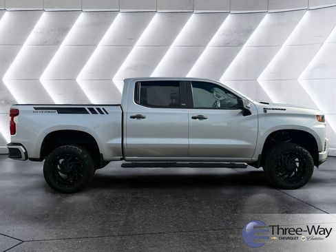 Used 2020 Chevrolet Silverado 1500 Custom w/ Custom Value Package image 6
