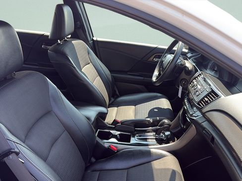 Used 2016 Honda Accord Sport image 15