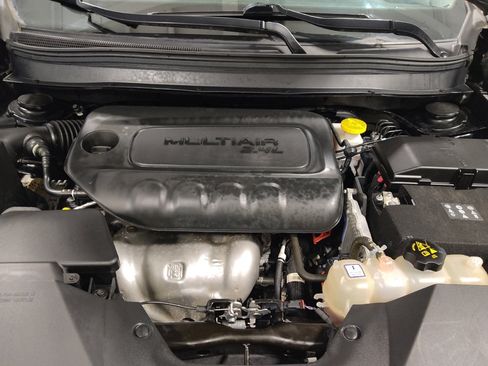 Used 2020 Jeep Cherokee Latitude Plus w/ Cold Weather Group AWD/4WD image 30