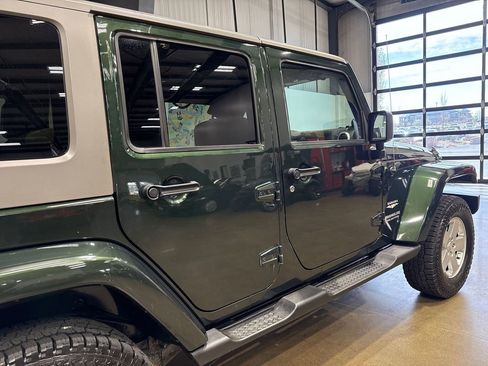 Used 2010 Jeep Wrangler Unlimited Sahara image 34