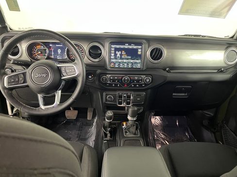 Used 2021 Jeep Wrangler Unlimited Sahara AWD/4WD image 18