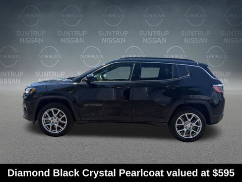 Used 2024 Jeep Compass Latitude AWD/4WD image 2