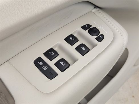 New 2026 Volvo XC60 B5 Ultra w/ Protection Package Premier image 23