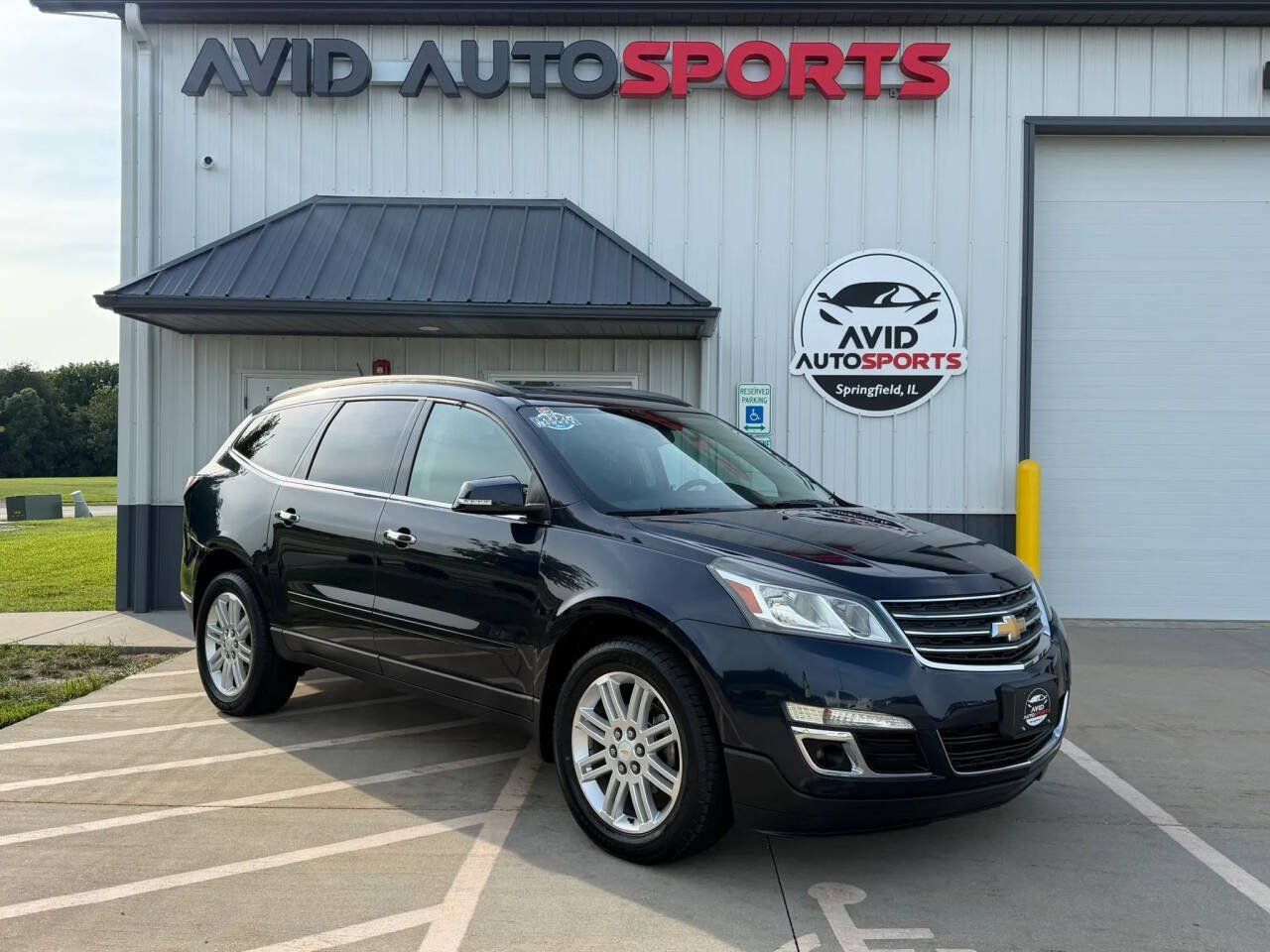 Used 2015 Chevrolet Traverse LT FWD image 2