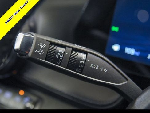 Used 2025 Chevrolet Equinox LT w/ Convenience Package II image 24