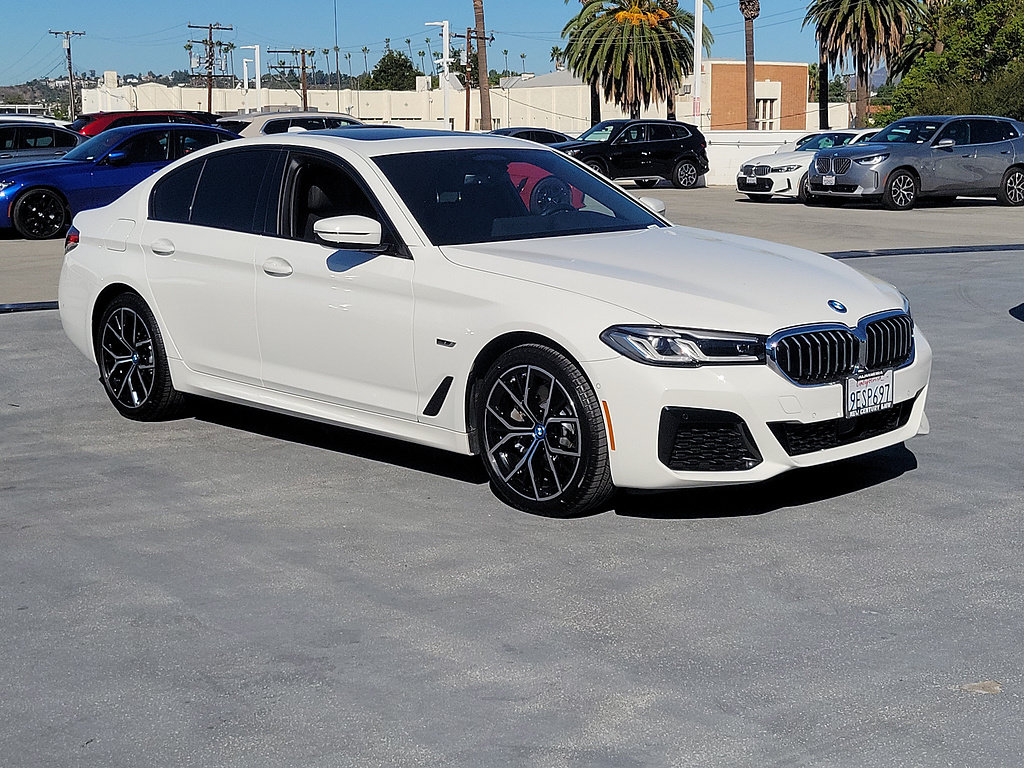 Used 2023 BMW 530e w/ M Sport Package RWD image 4