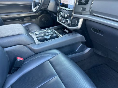 Used 2024 Ford Expedition XLT AWD/4WD image 18