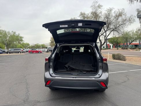 Certified 2024 Toyota Highlander XLE FWD image 34
