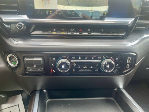 Used 2024 Chevrolet Silverado 2500 High Country w/ High Country Premium Package image 17