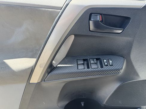 Used 2013 Toyota RAV4 LE AWD/4WD image 9