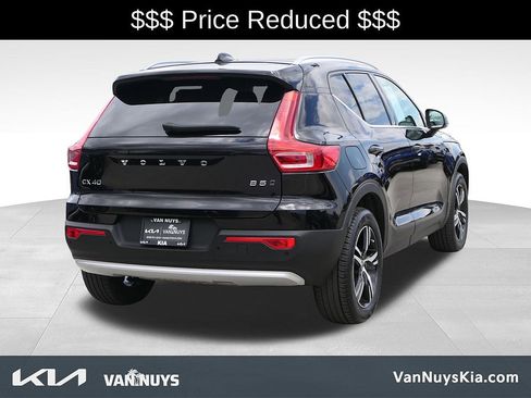 Used 2025 Volvo XC40 B5 Core AWD/4WD image 33
