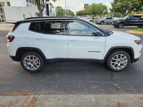 Used 2025 Jeep Compass Limited AWD/4WD image 14