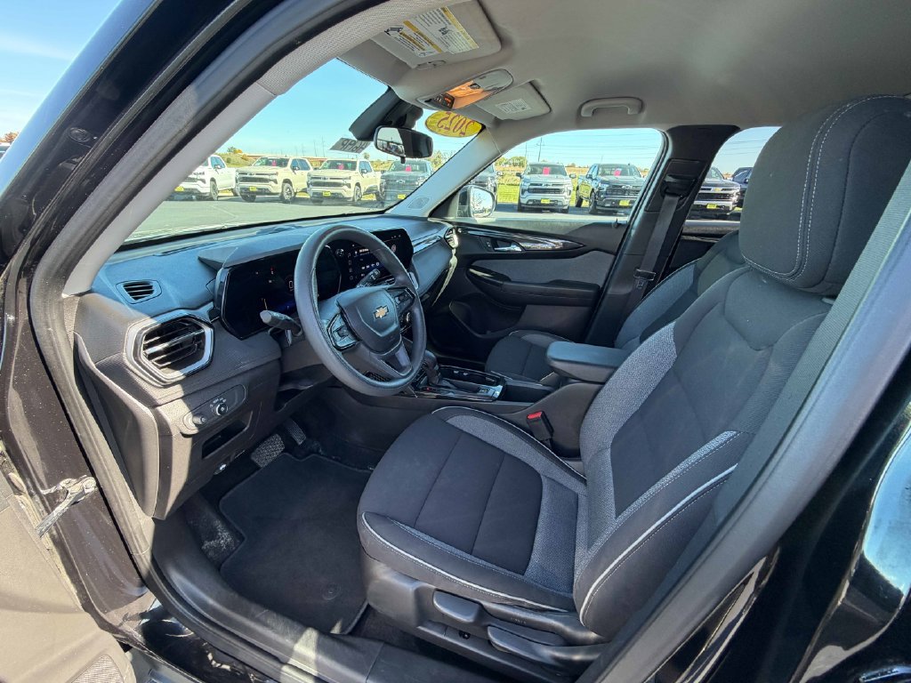 Used 2025 Chevrolet TrailBlazer LT FWD image 17