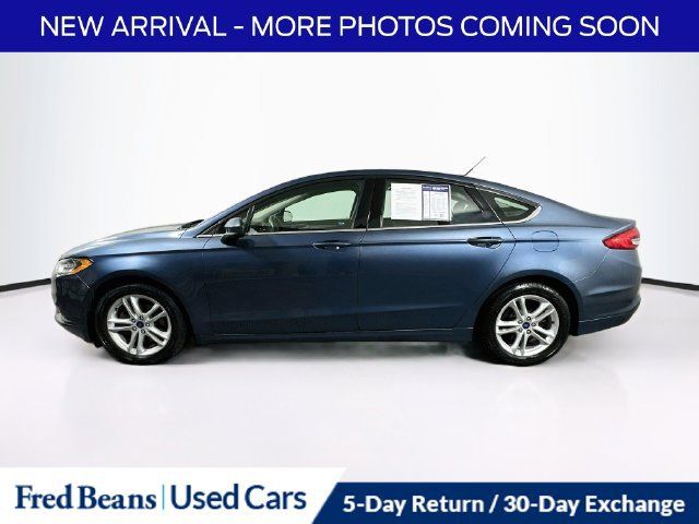 Used 2018 Ford Fusion SE w/ Fusion SE Technology Package FWD image 5