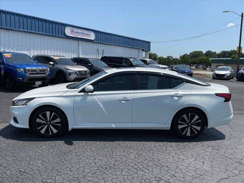 Used 2021 Nissan Altima 2.5 SV w/ SV Premium Package FWD image 6