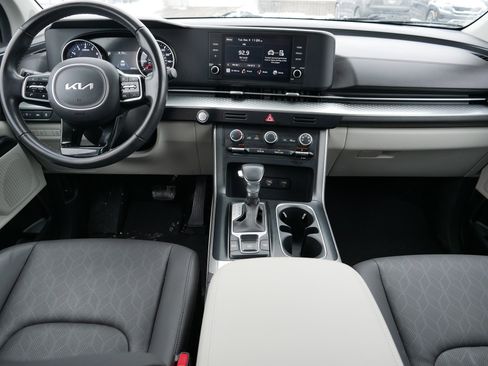 Certified 2024 Kia Carnival LX image 10