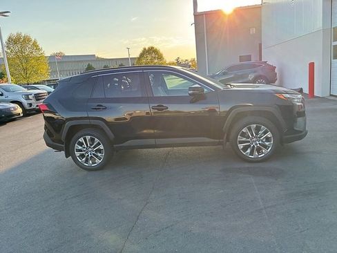 Certified 2022 Toyota RAV4 XLE Premium image 5