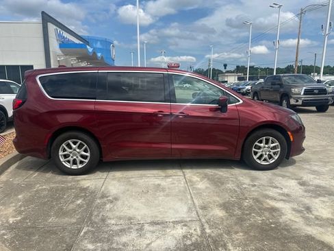 Used 2020 Chrysler Voyager LX w/ Cold Weather Group FWD image 6