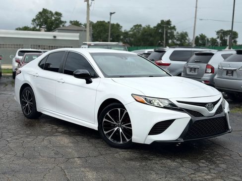 Used 2018 Toyota Camry SE FWD image 3